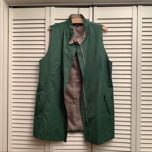 Green vest with frilly collar